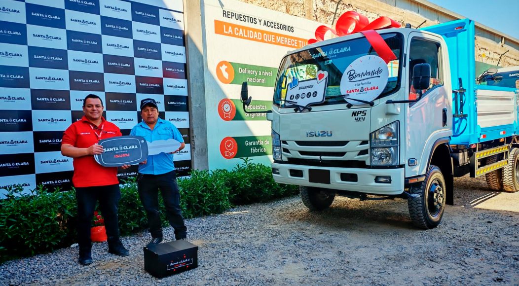 ENTREGA-DE-CAMIONES-ISUZU-SANTA-CLARA-CAMIONES.jpg